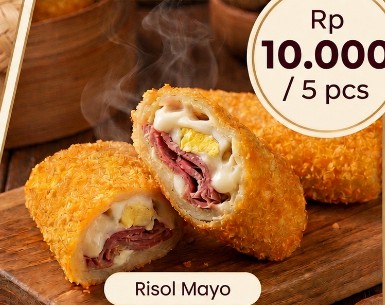 Risol Mayonnaise Spesial dengan smoked beef, telur, dan saus mayo creamy